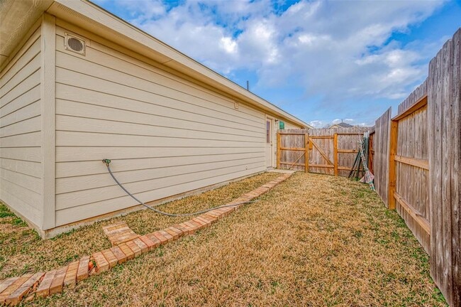 Building Photo - 24119 Maple Turn Ln