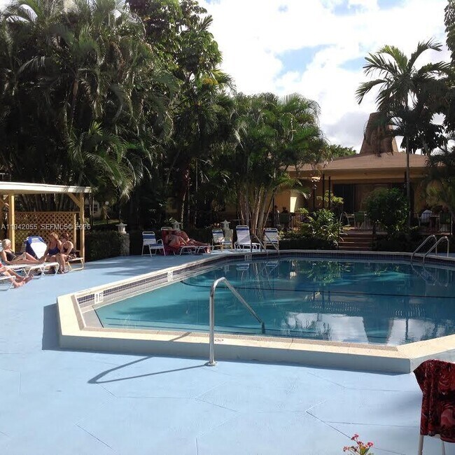 Building Photo - 5181 W Oakland Park Blvd