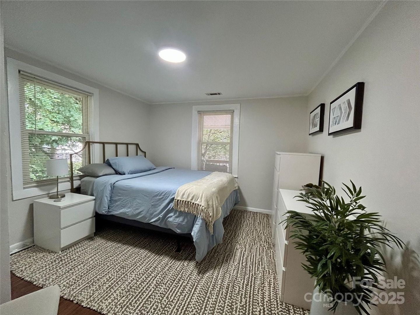 Building Photo - 1034 Charles Ave