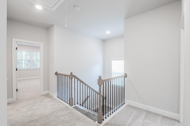 Building Photo - 131 Vivian Ln