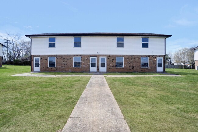Building Photo - 1108 Pembroke Oak Grove Rd