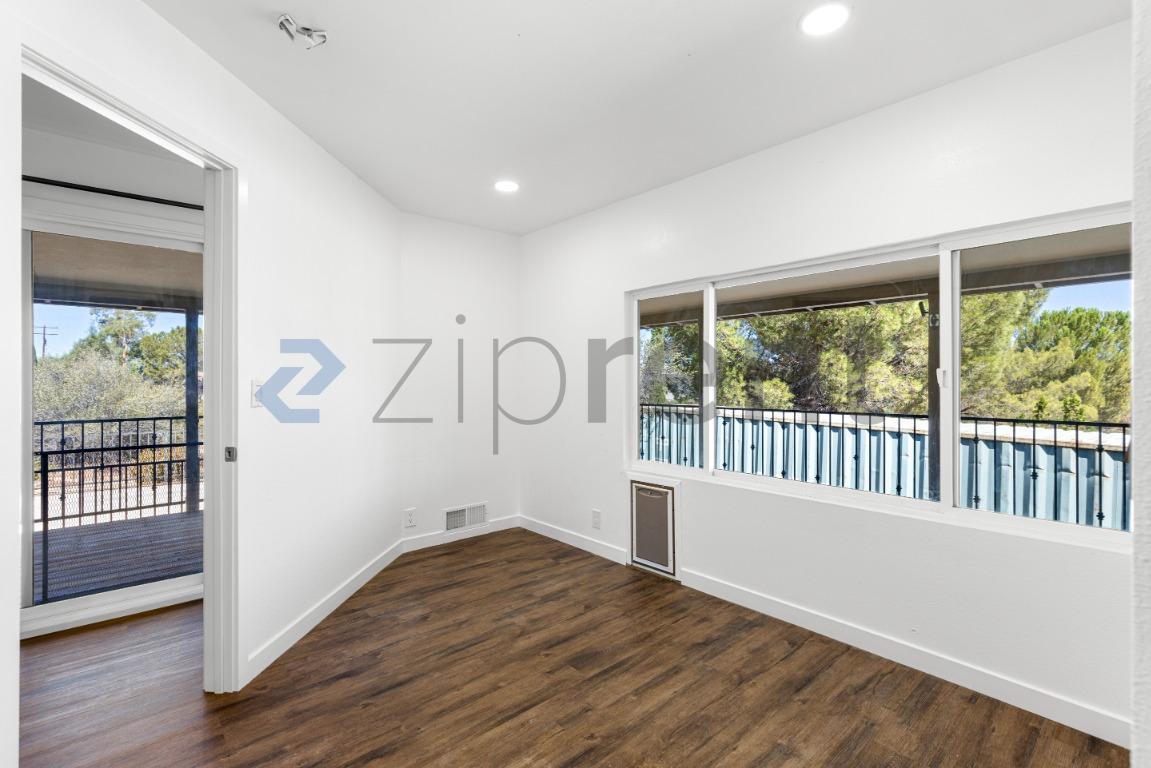 Building Photo - Unit