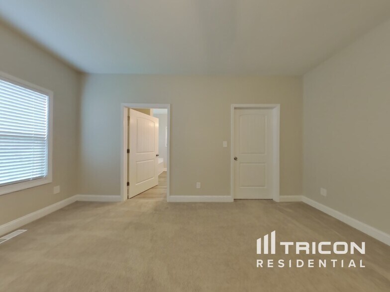 Building Photo - 124 Kings Crossing Ct