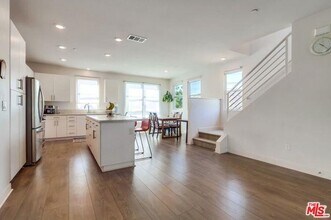 Building Photo - 2700 E Chaucer St
