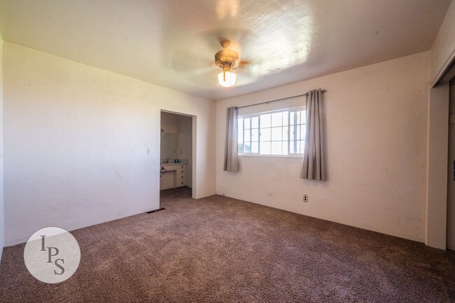 Building Photo - Kerman Country Home, 3BR/2BA, Bonus Room w...