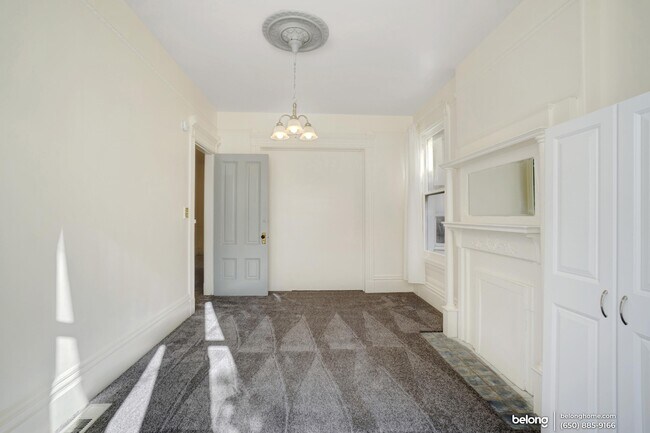 Building Photo - 1618 Grove St