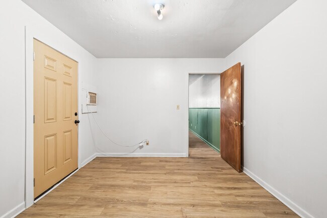 Building Photo - 2213 27th St