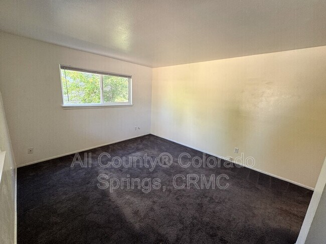 Building Photo - 1129 Cree Dr