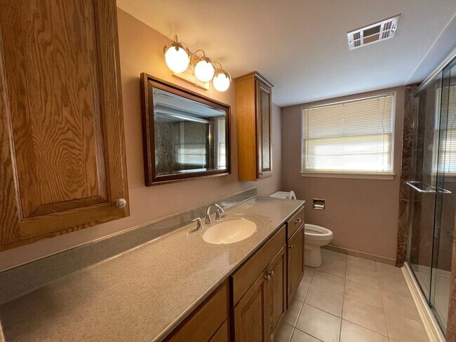 Building Photo - 3 bedroom, 2 bath, 2 living areas, 2 car garage Ranch style home nestled on a corner lot