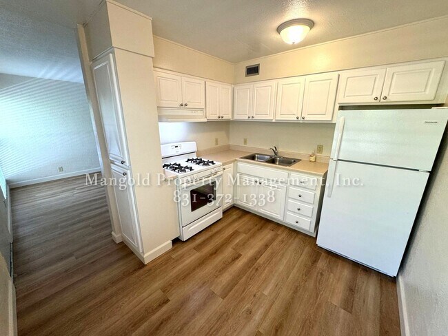 Building Photo - Spacious 1-Bed, 1-Bath Condo Located At Oc...