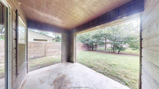 Building Photo - 922 Navarro Dr