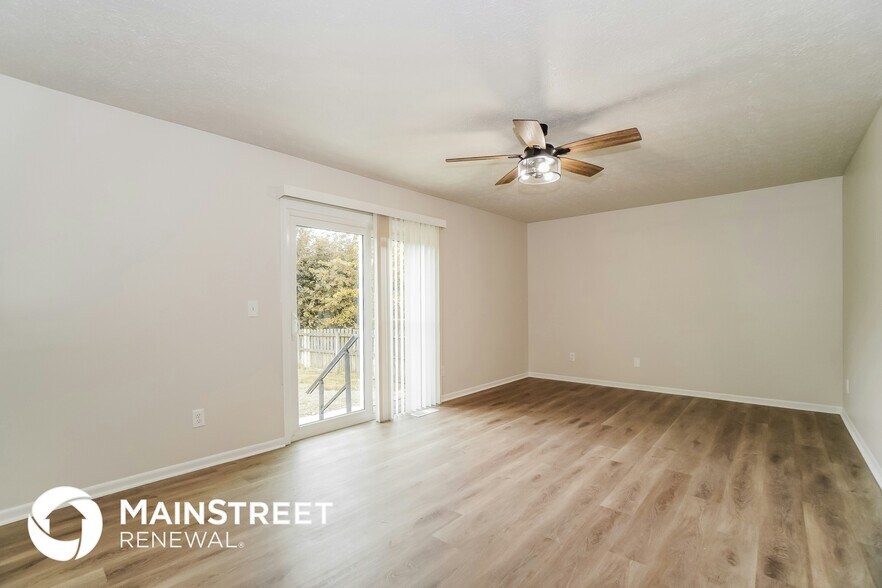 Building Photo - 6582 Cloverlawn Cir