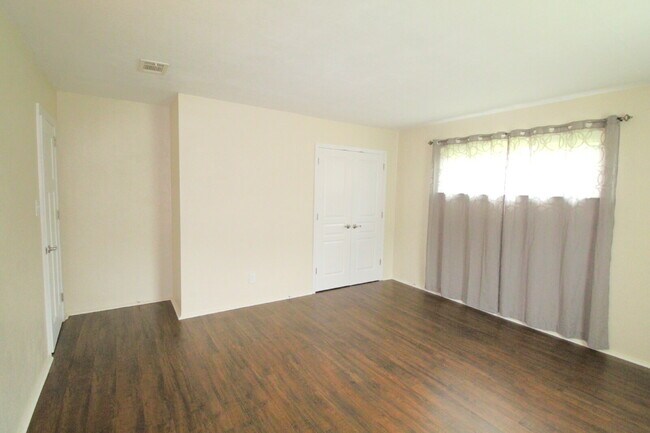 Building Photo - Spacious 3-Bedroom Home Off Fairfield – Pe...