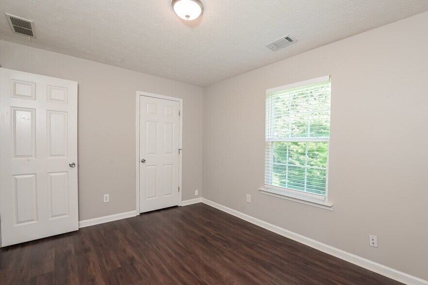 Building Photo - 1405 Stephens Pond View