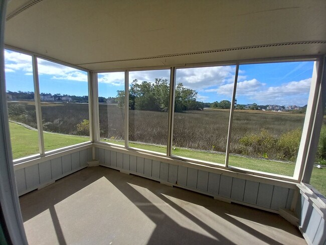 Building Photo - First Floor, 1 Bedroom, 1 Bath Condo with ...