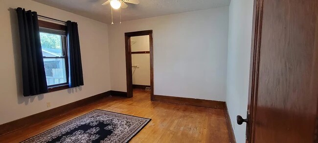 Building Photo - 836 James St
