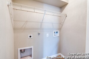 Building Photo - 736 Guna Dr