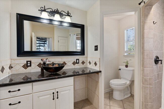 Building Photo - Classic home in the heart of Terrell Heights
