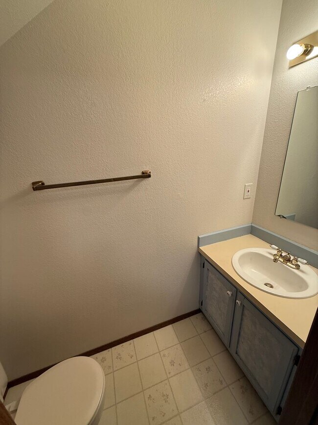 Building Photo - 4075 E 20th Ave