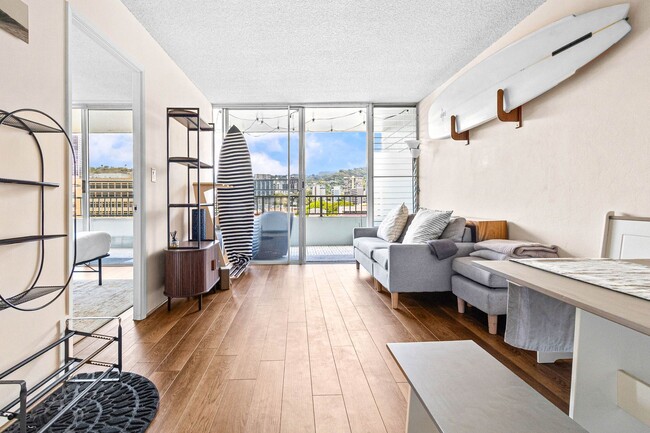 Building Photo - Cute and Newly Upgraded 1/1/1 near Ala Moana