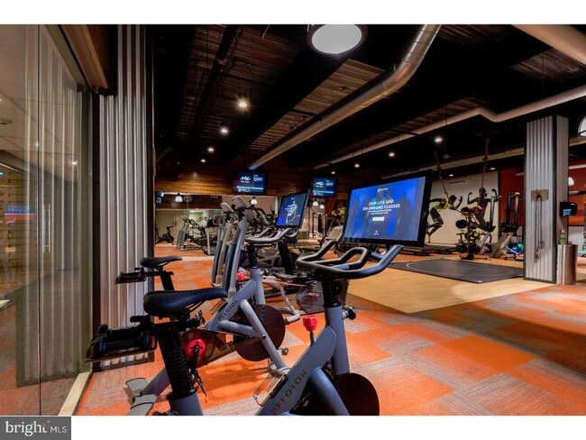 Building Photo - 2000-24-1924 Arch St