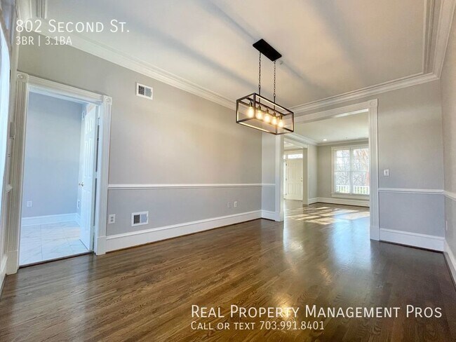 Building Photo - 802 Second St.-