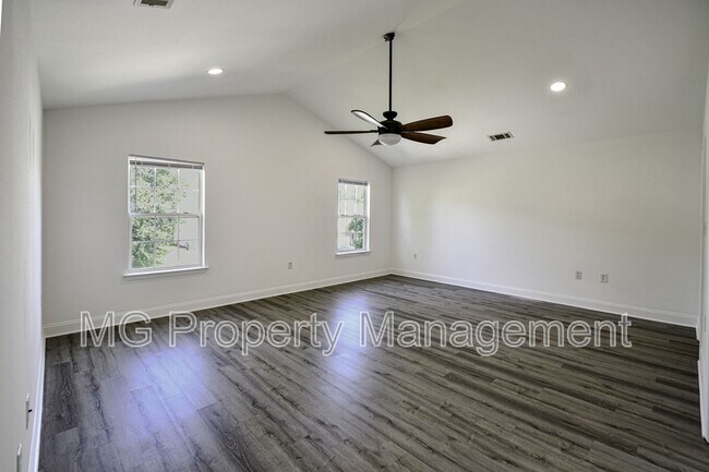 Building Photo - 722 Overlook Rd