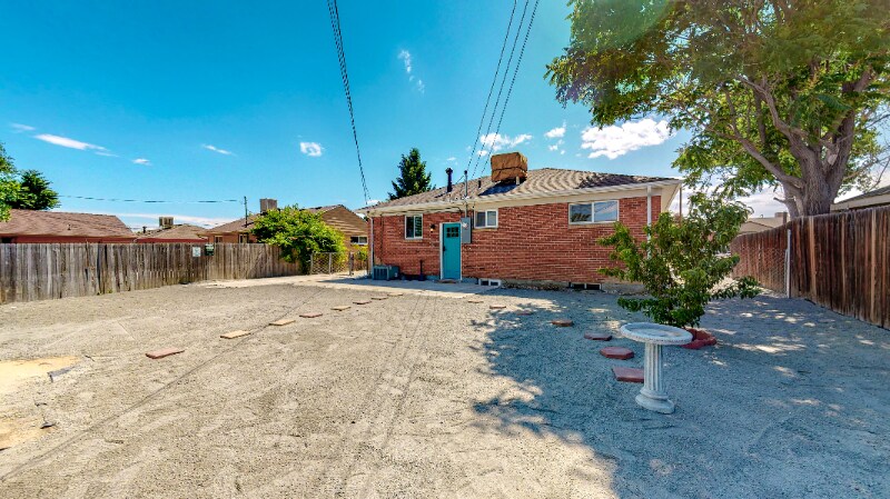 Building Photo - 7020 Avrum Dr