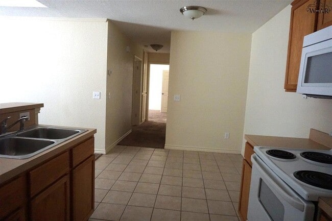 Building Photo - 4710 Brookdale Dr