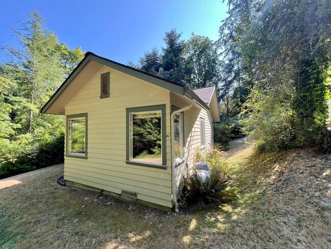 Building Photo - 531 77th Way NE