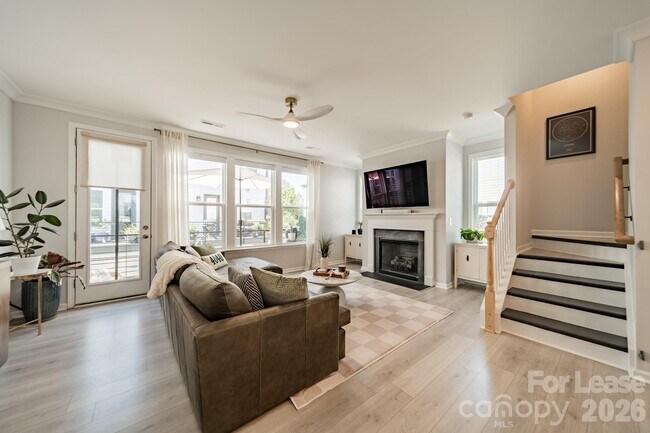 Building Photo - 4040 Hidden Oaks Dr