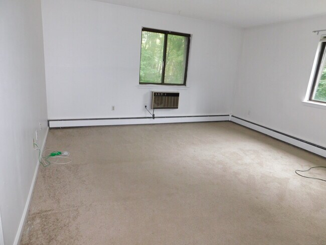 Building Photo - 85 Oxbow Dr
