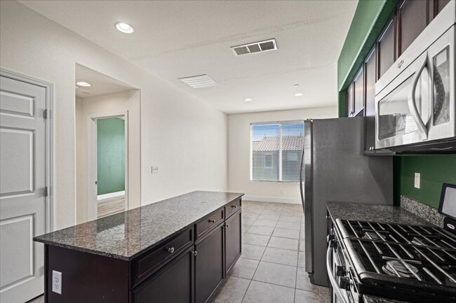 Building Photo - 4563 Townwall St
