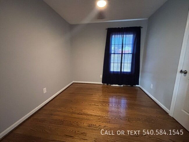 Building Photo - 449 Missimer Ln