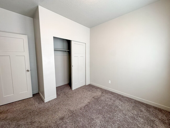 Building Photo - 699 E 355 N