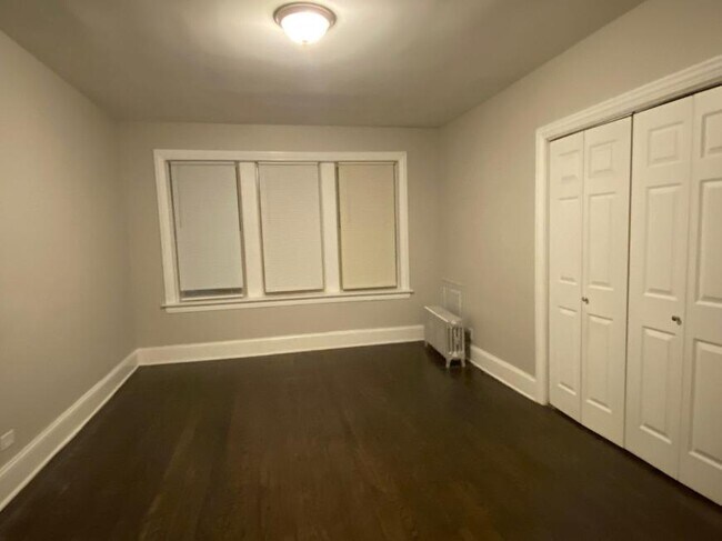 Building Photo - 2 bedroom in Chicago IL 60620