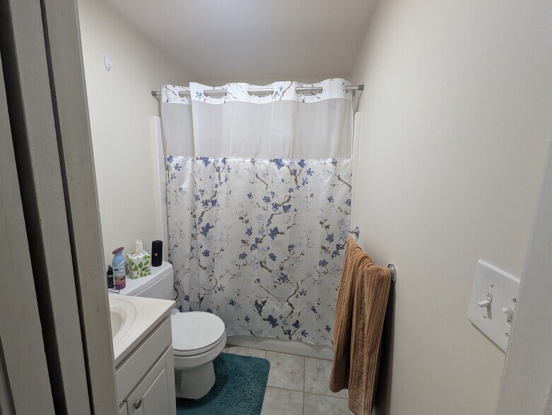 Building Photo - 1054 Cambridge St