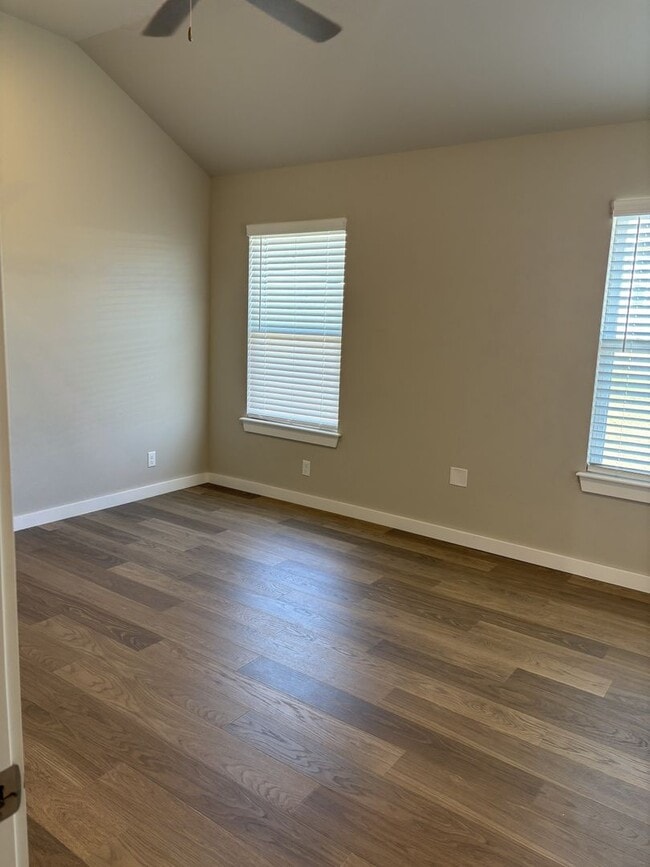 Building Photo - Brand New Duplex!