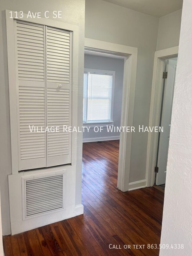 Building Photo - Ease in to this Quaint 2 Bedroom 1 Bath in...