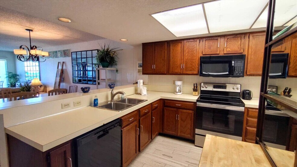 Building Photo - 2562 Gulf Blvd