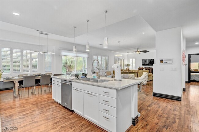 Building Photo - 9593 Los Cotos Ct