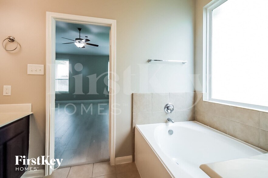 Building Photo - 30807 Gardenia Trace Dr