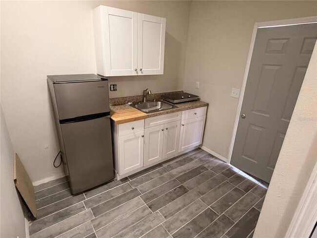 Building Photo - 3719 Meadowbreeze Dr