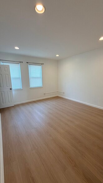 Building Photo - 1733 Gales Pl NE