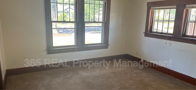Building Photo - 2118 8th Ave