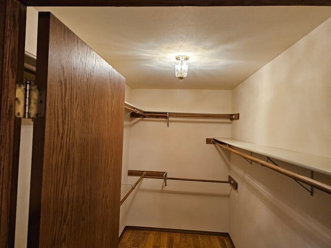 Building Photo - 878 Sky Ridge Dr