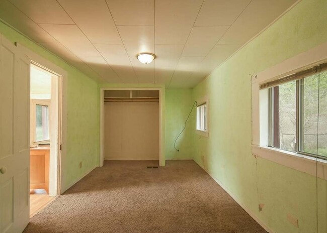 Building Photo - 64 White Pl
