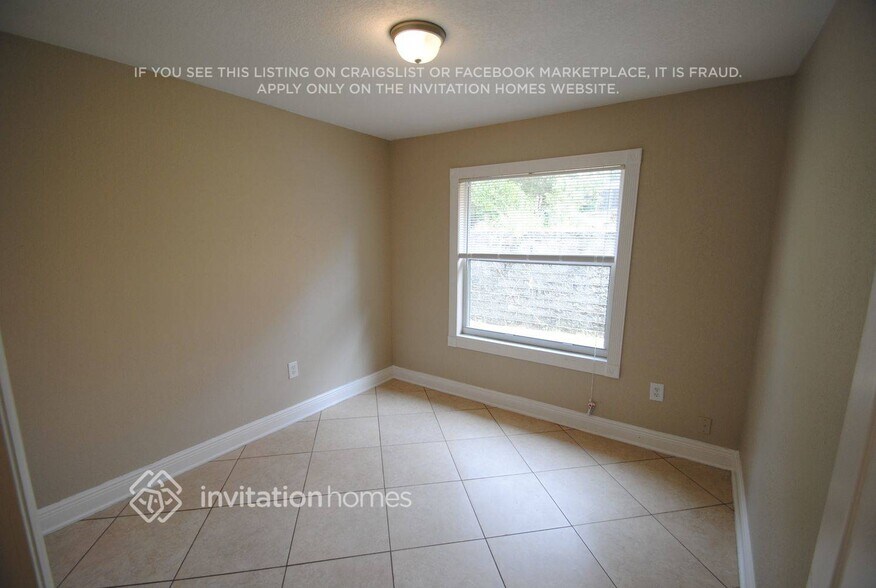 Building Photo - 815 Palm Forest Ln