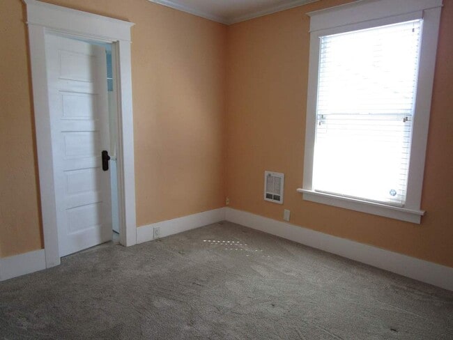 Building Photo - 2 Bedroom, 2 Bathroom Home North Proctor i...