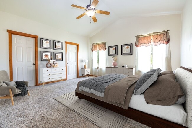 Building Photo - 3 Bed 2 Bath Single Home with wood floors ...